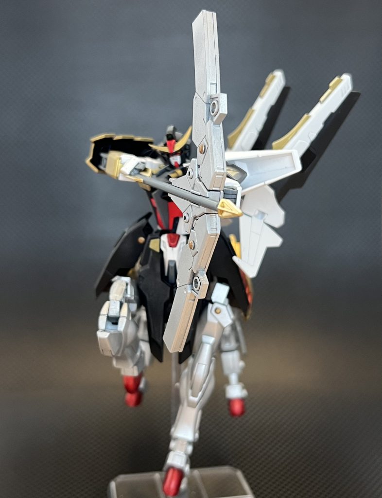 白銀の弓30mmの和風武器をかなり小型化しています。元モチーフの真悪参は白銀の盾を装備しているのですが、あまりに弓と馬が似合っていたので変更しました。