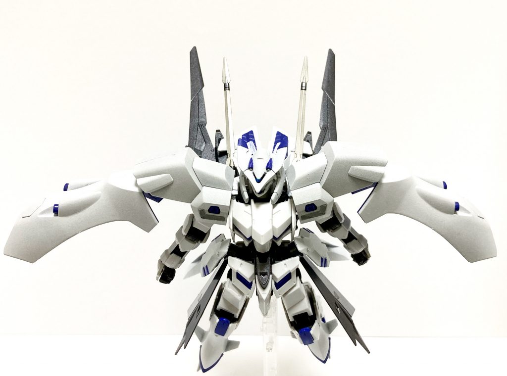 ・三列風切羽(ターシャリフェザー) 本機の腰部側面に装備された、推進羽(ブースター)と武装羽(ワイヤーブレード)の複合羽。外側の推進羽は、厄祭戦時に破損してしまったが、内側の武装羽は、現存し、使用されている。