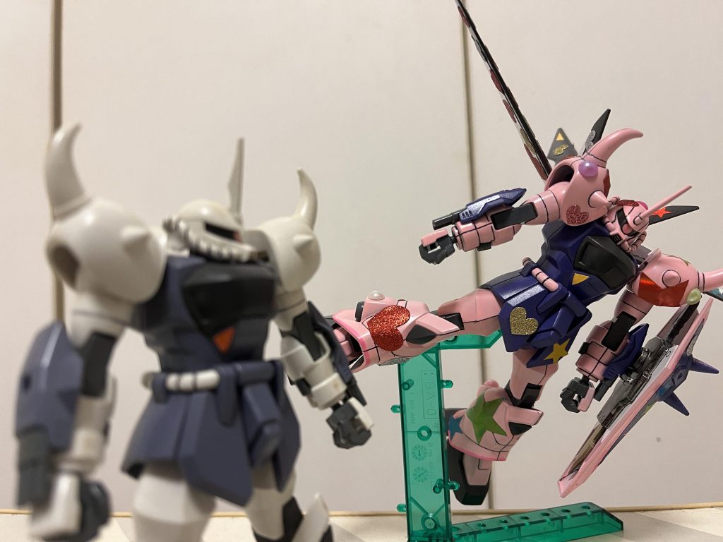 説明書がない分はイザーク機を持ってたのでそれを代用して作製しました。ちなみにイザーク機はバックパックの羽根の金属パーツを間違って捨ててしまってから15年放置されてますね。(おい)