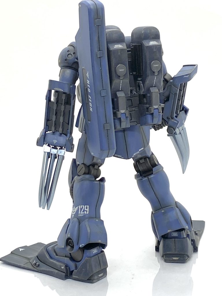 塗装箇所とカラーレシピバーニア、ハイドロ・ジェット推進器一部→(クレオス)黒鉄色ビーム・マシンガン、ディテール凸凹部→(クレオス)新ガンダムカラーMSグレージオン系ヒート・ナイフ、アイアン・ネイル刃部→(クレオス)GXアイスシルバー各部ホワイト部、腕袖付き部白→(クレオス)GXクールホワイト腕袖付き部黒→(タミヤ)エナメル・ブラック