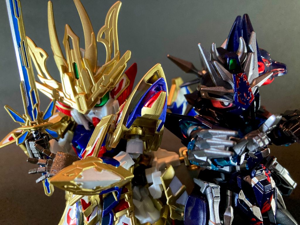 贖罪の旅を経て、曹操ウイングガンダムが新たな力を得た姿。天下随一の名匠・マゴハチが鍛えし最上大業物「倚聖剣」を依代に、ムシャワールドの地脈に蓄積された尚武の霊力を顕現させた。過去の己と重なる信長の暴挙を止めるべく、英雄・曹操は今再び立つ。