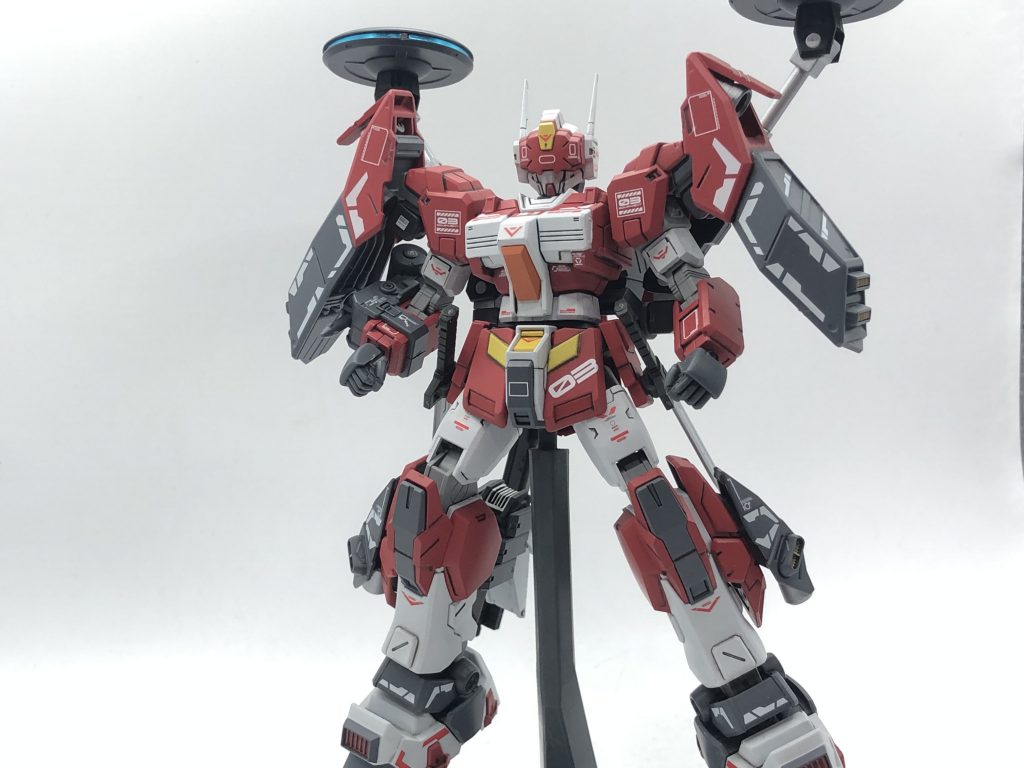 モビリティ防御系のアーマーを全てパージした形態。アサルトに比べ攻撃、防御力は低下するが機動力に優れる。