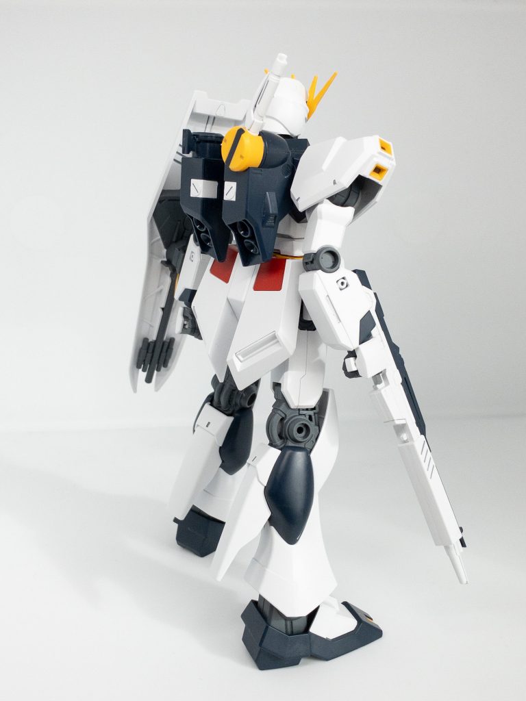 RGとはまた違った凄さを感じるキットでした。RGは作りながら感動を覚え、今回EGは感心しながら作っていました。