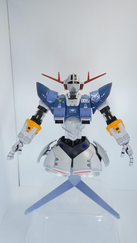 塗装は筆塗り全塗装。グレーは3色使用し、元キットより全体的に薄い色にしました。赤と黄色はトーンを落としています。