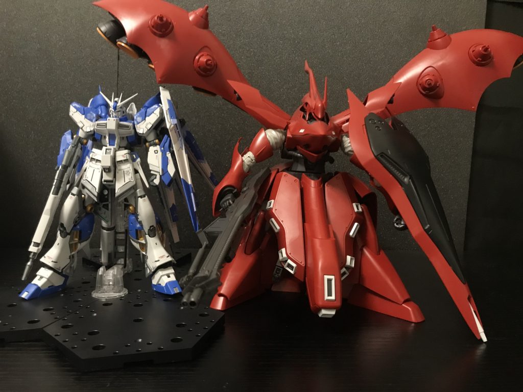 これを見てもらえばわかる通りHi-νガンダムは結構前に塗装したんですがこちら塗装前の撮影ですw同時期に投稿しようって話してから1年経ってますはい