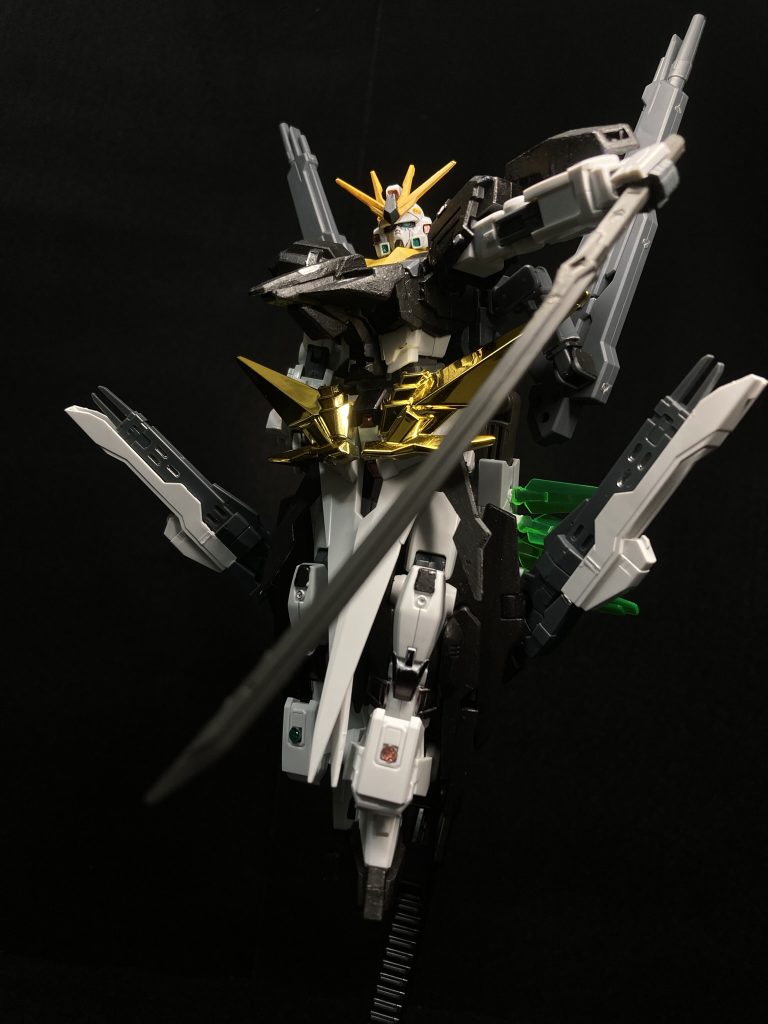 上に逆立ったシルエットなども！