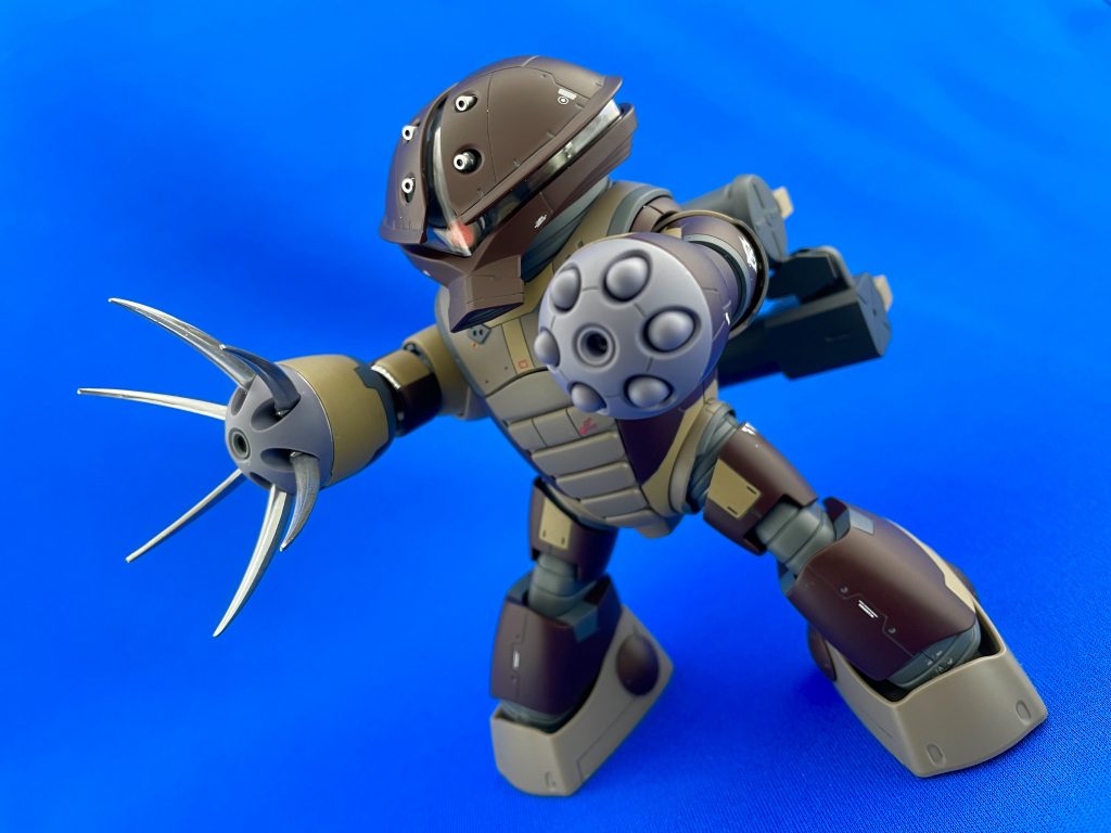 爪はメッキシルバーで塗装その他黄土色の部分はシタデル筆塗り、細かいところをガンダムマーカーのシャインシルバーで塗りました。