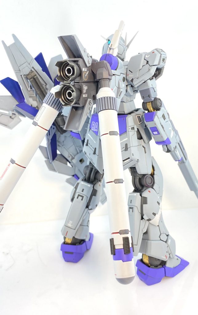 MSGのプロペラントタンクを、バックパックに穴開けてブッ刺しました。ここで得られたデータをもとに、シナンジュスタインのフレキシブルスラスターへ発展していったという妄想