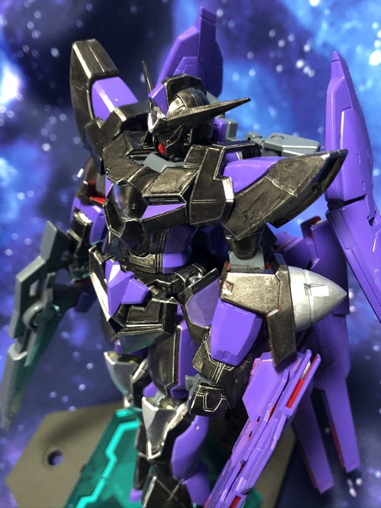 学生時代に好んで書いていた小説の設定や世界観からイメージを抽出。GNファングを支配下に置き自在に操り、空間から戦闘を掌握する『D(ディアボリック)』の名前を付けました。(元ネタ、作品の主人公です……)