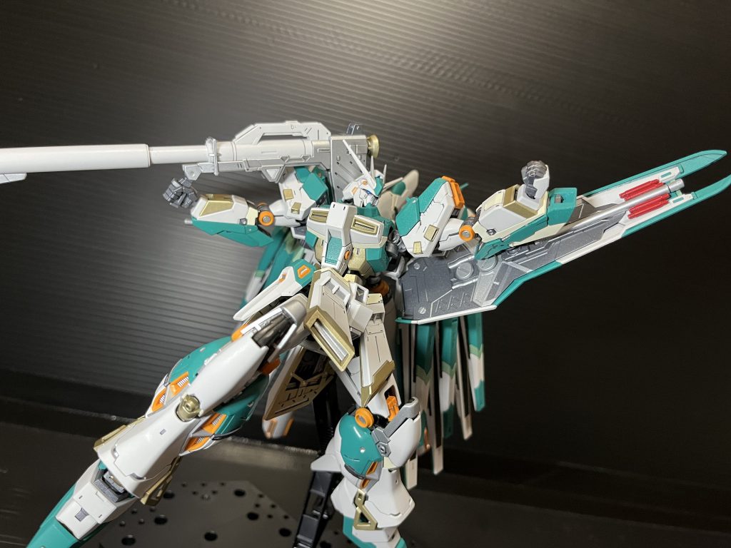 バズーカ、シールド内蔵ビームキャノンシールドの裏側はマスキングで塗り分け、ほぼ1年ぶりにやった訳ですがコレぐらいならキレイに出来ましたね。