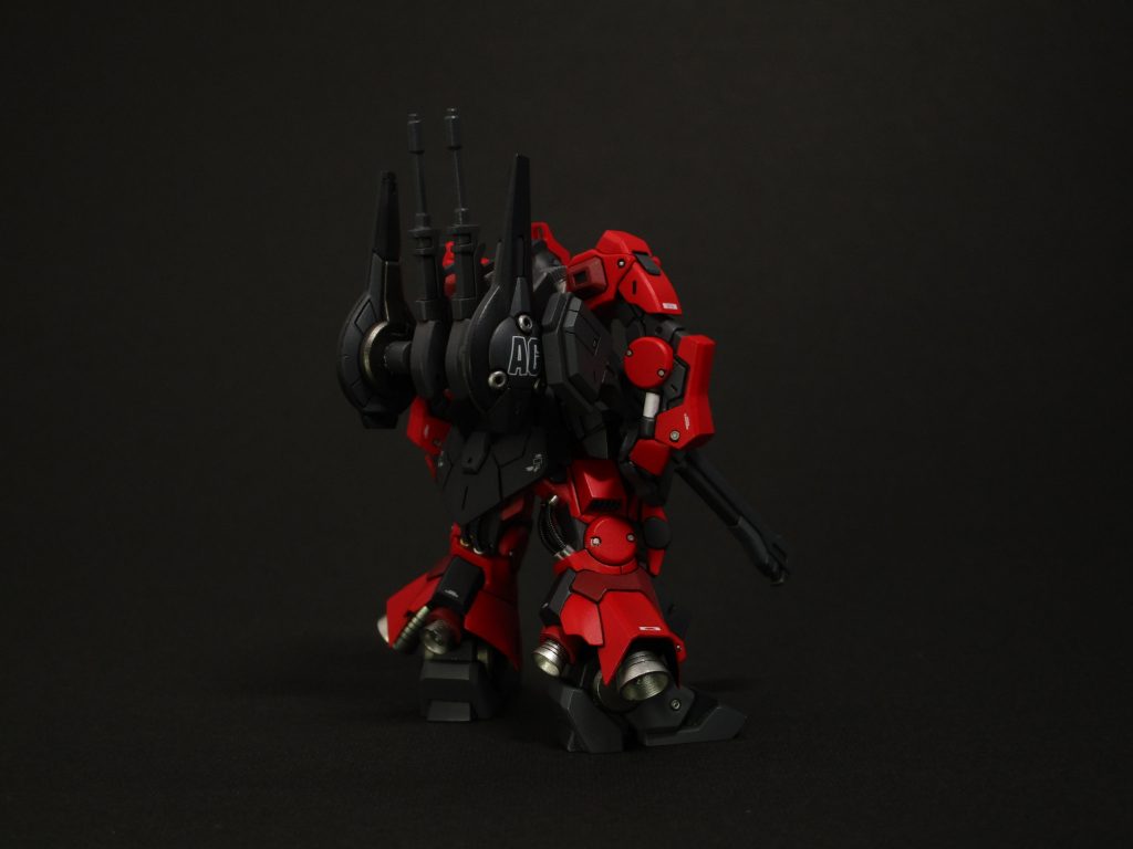 赤色は富野の赤と暗めの赤の2色で塗り分けております。