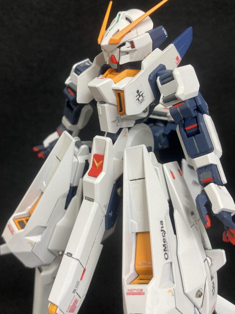 白:ガイアノーツ ニュートラルグレーⅠ赤:シャインレッドフレーム青:青とグレーの混色5:5装甲青:コバルトブルー+グレー