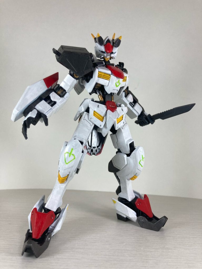 剣武第1形態。肩部や腕部が未完成の為、仮装甲を付けている。武装はコンバットナイフのみ。