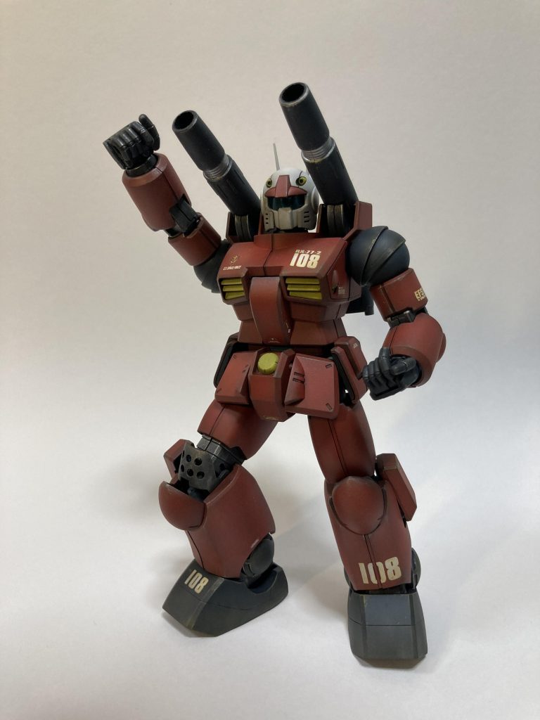 昔のカードダスの、ホワイトベースを守るんだ!のポーズで。わかる人にわかっていただければ。何か、かわいいです。