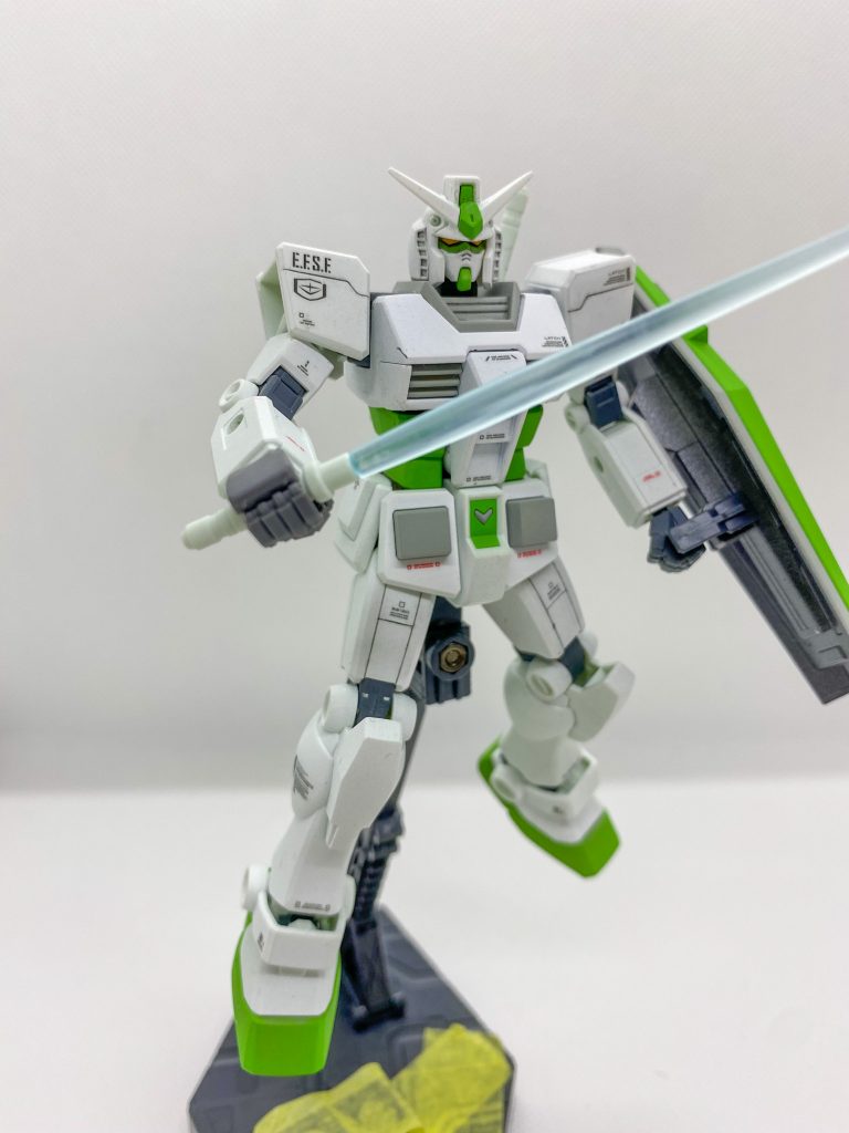 水色のビームサーベルはゼータプラスのものを持たせました。