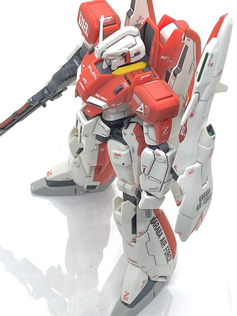 メタリック以外の部分は最後に(クレオス)Mr.カラーGXスーパースムースクリアーを吹き付けております。