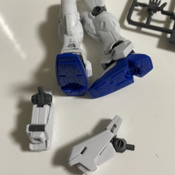 HGUC GP03 ステイメンを作り始めました。とりあえず合わせ目を消しつつ塗装しやすいよう分割を変更していきます。（1枚目）