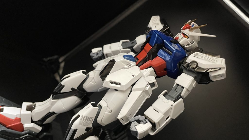 ホワイトと肘・膝関節以外フル塗装となってます!