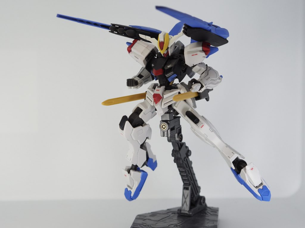 フリーダムといえば、忘れちゃいけないフルバーストのポーズで。ただ、鉄血の世界観ではビームは合わないので、あくまでポーズだけ。