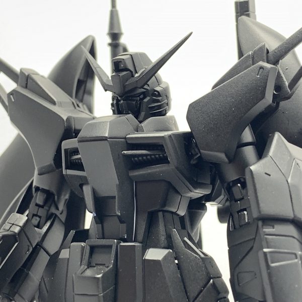 こんばんは神宮寺玲那です。HGCE デスティニーガンダムの黒サフが終了しました。多少の塗り残しと失敗したところがありますが、まぁ妥当な出来ですね。残るは本塗装とデカール、クリアーコートなのですが肝心のクリアーを買ってないことに気付きました……てへ()来月に完成予定なので大した問題ではないのですが(((（1枚目）