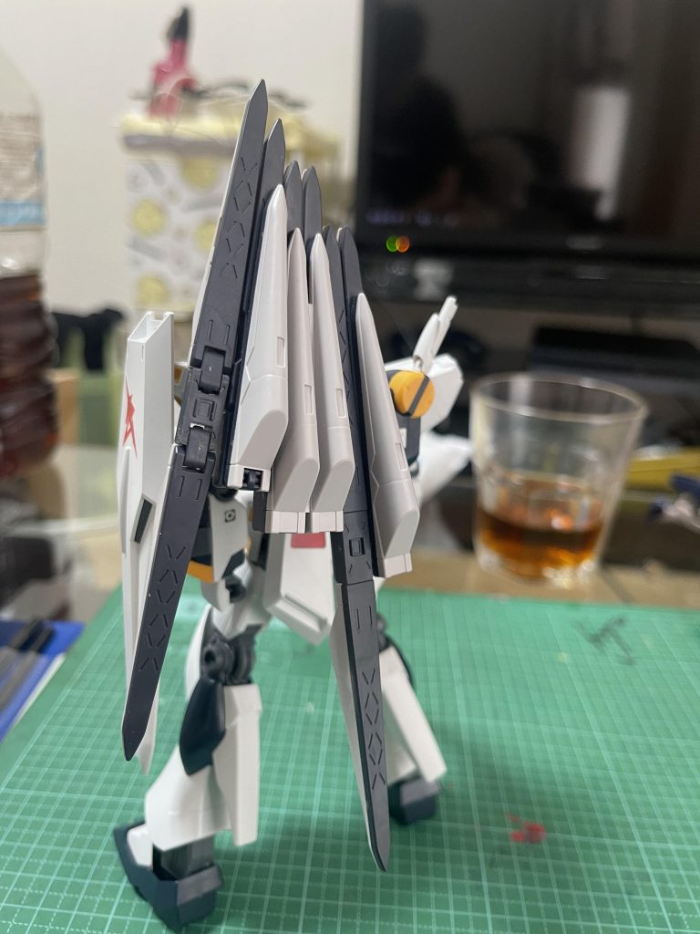 取り付け部分を少し削ればフェイクのファンネル付けられる！