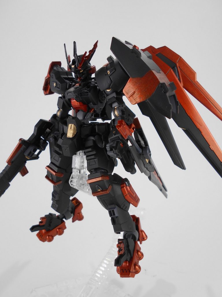 正面。ヘリオスの翼の付け方を変えています。個人的にはフリーダムに慣れているせいか、ヘリオスの翼が反対にしか見えませんでした。