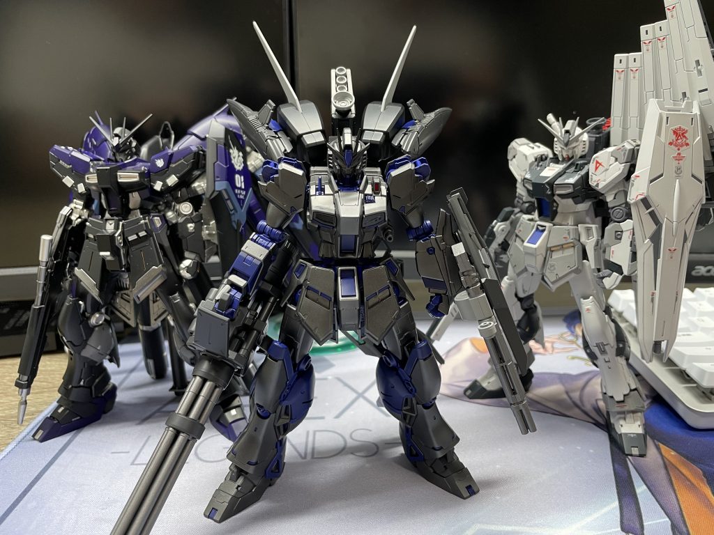 過去作のνガンダム系列が友情出演^ ^hi-νガンダム建造のフェイクとして作られた強攻型νガンダム。なんて設定どうでしょう?大和と鳳翔みたいなね