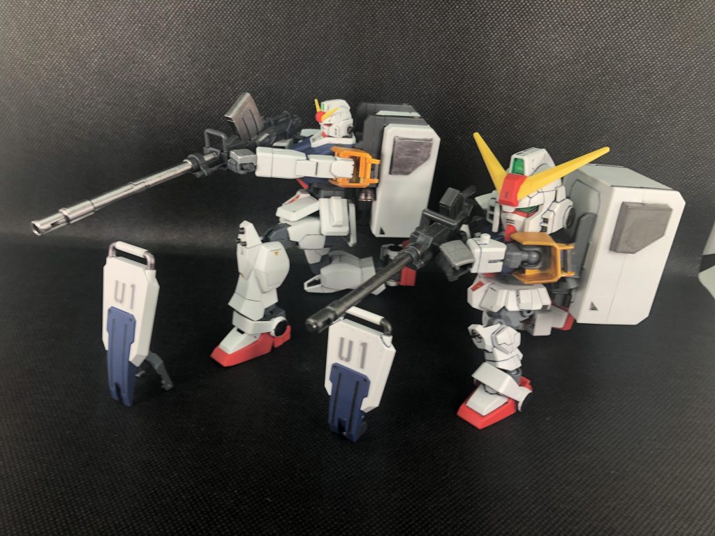 ちゃんと同じような感じで塗れてます。そう言えばSDCSのクロスシルエットフレームを敢えてグレーを使った(本来は白)ことを思い出しました。結果オーライですね^_^bこのポーズ、可動が優秀でないとできないだけに、HGUC/SDCS共に非常に出来の良いキットだと言えます。どちらもオススメです*\(^o^)/*