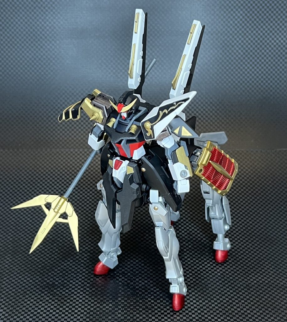 弓矢なし状態盾は十字ではなく縦一文字にすることで、連合っぽさを出しています。槍はギャンスロットのものを加工してシンプルにしています。