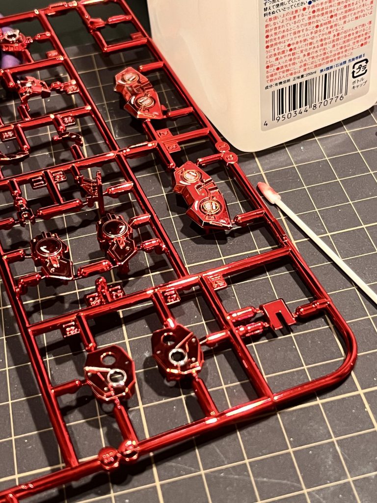 メッキパーツはラッカー溶剤と綿棒で簡単にエッジの銀が剥げた表現が出来ると思ったので、一度試しにやってみたかった！満足。