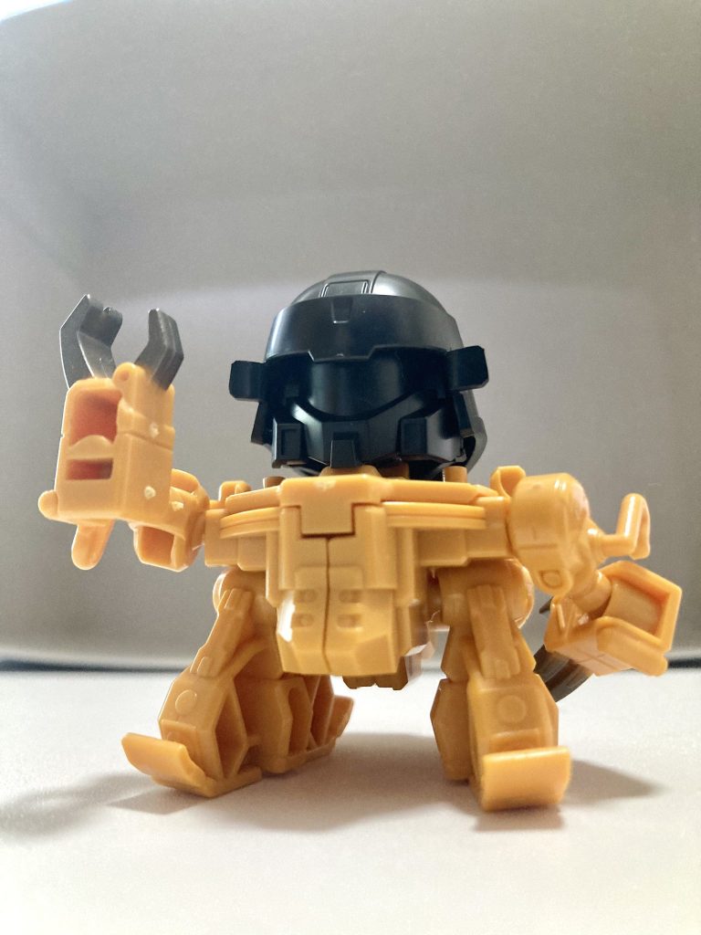 ベースキットは食玩商品「機動戦士ガンダム マイクロウォーズ4」のトロハチで、三国創傑伝部隊兵の頭部と組み合わせて造形しました。