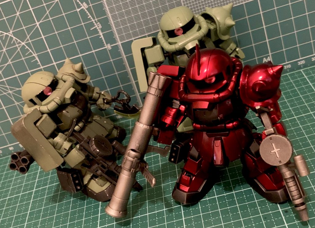 ちなみにこの子がキャンディ塗装の練習に使われたSDザク君です。小さいと塗装面積も狭く、ムラも目立たないので練習にオススメです。