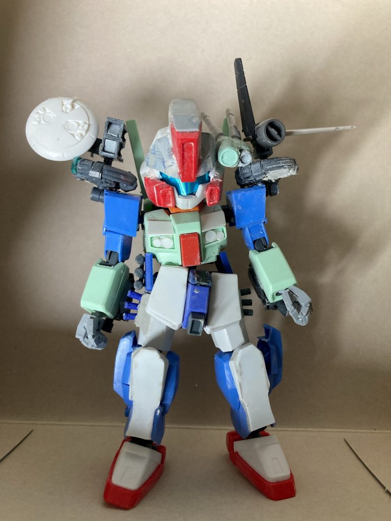 隙間をパテなどで埋めて…