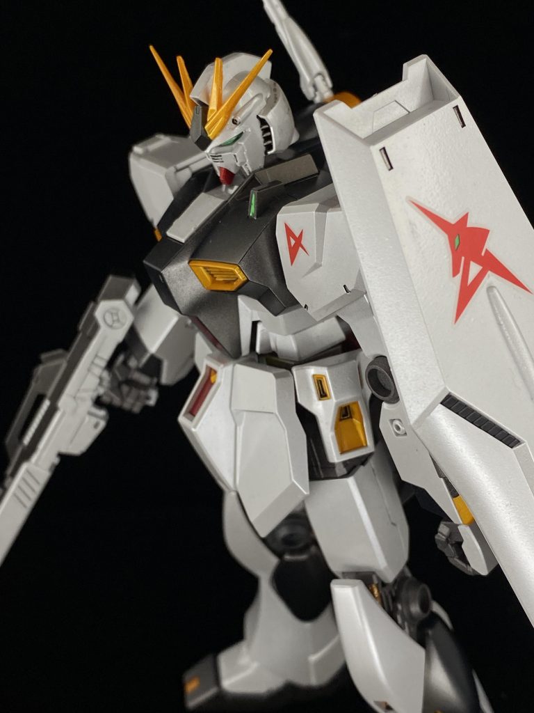 肩のセンサーはラピーテープの後、クリアUVレジンでコートしてます。