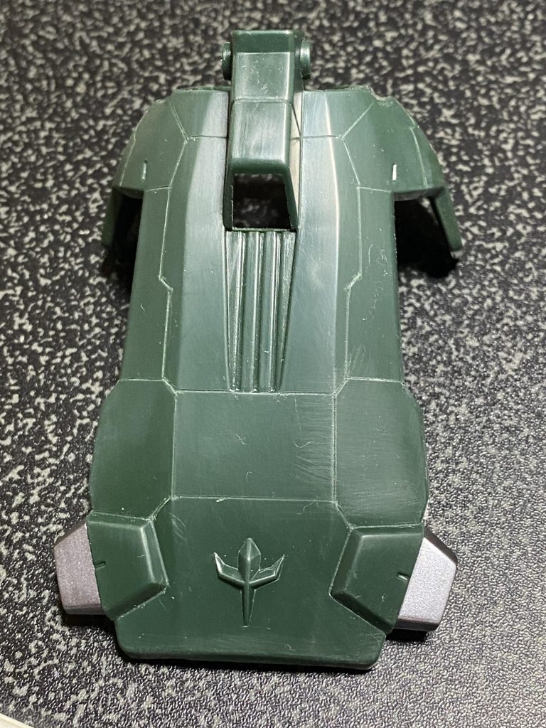 スジボリは長い箇所はガイドテープを使いましたが短い箇所はデザインナイフで数回切り込みを入れた後にタガネで彫りました。BMCタガネの切れ味は最高でもう無いと作れないです。