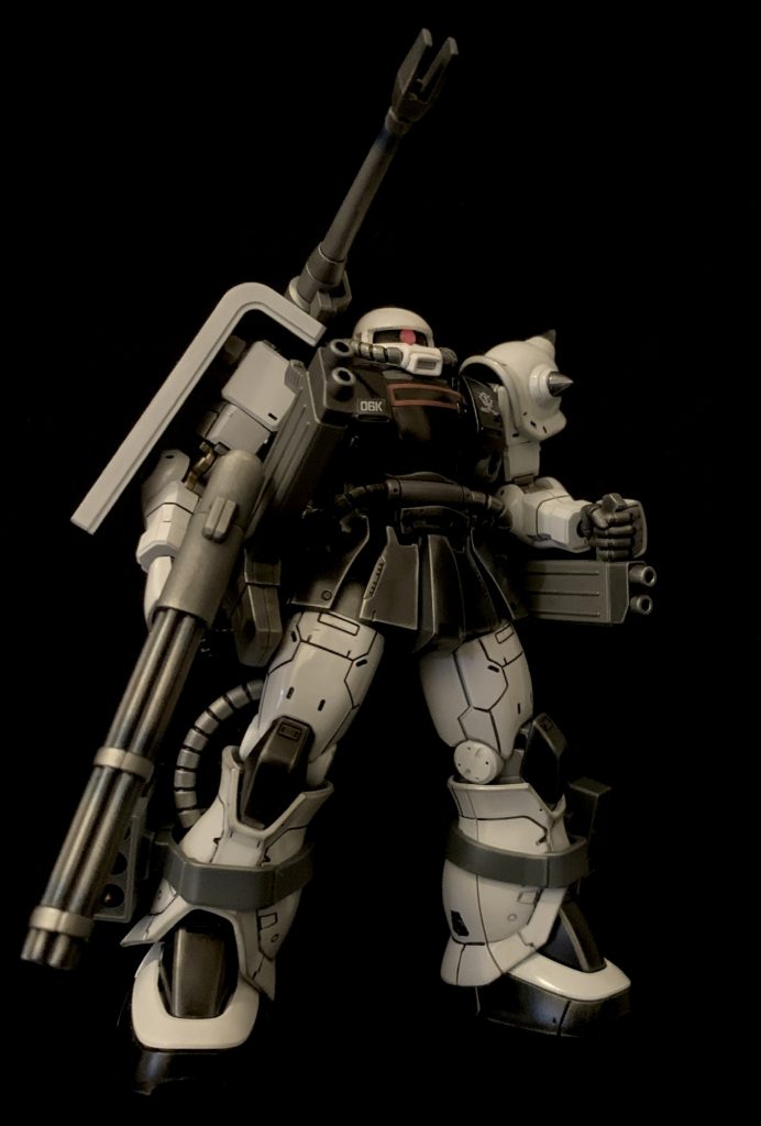 がっしりマッチョなボディに細かいディテールのオリジンザクに持てるだけ武器を持たせてみました。私的にはアリかとw バンダイさん、F2ザクの顔だけ売って下さい。m(_ _ )m