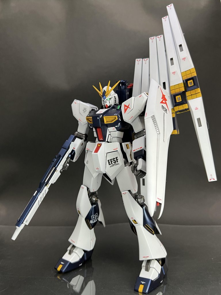 HG+EG νガンダム–2枚目/制作者:tumiki