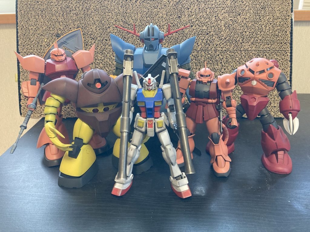 1年戦争物は「素組・ベタ塗り・デカール貼らない」というマイルールで作ってます今回はベタ塗りやめてグラデーション頑張ってみましたが、まだ未熟ですね(T . T)精進します