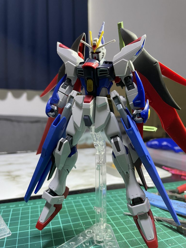 最終的にドラグーンは腰のレールガンに挟んでとりつけました。