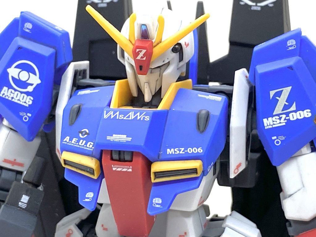 デカールはガンダムデカールの機動戦士Zガンダム/機動戦士ガンダムZZ汎用1やゼータガンダム用の新旧MG、RG、そしてHGユニコーンガンダム用や市販のデカールを総動員して今回もカトキ風を目指しました。今回はRGの説明書を参考にしています。