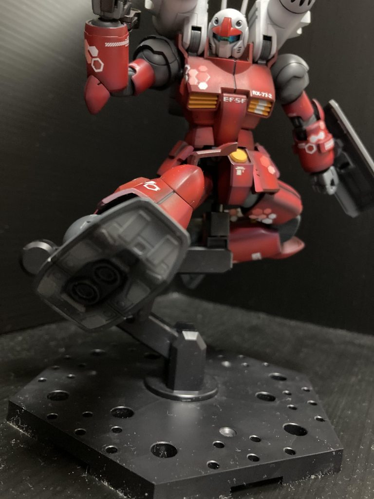 腰のフロントアーマーは分割可動改造と呼べる加工では無いですね笑