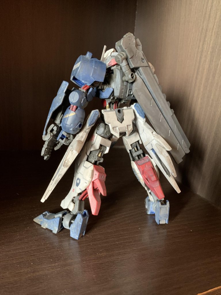 ガンダムフレームはシリンダーやチューブ？を塗ると見映えがしますね。