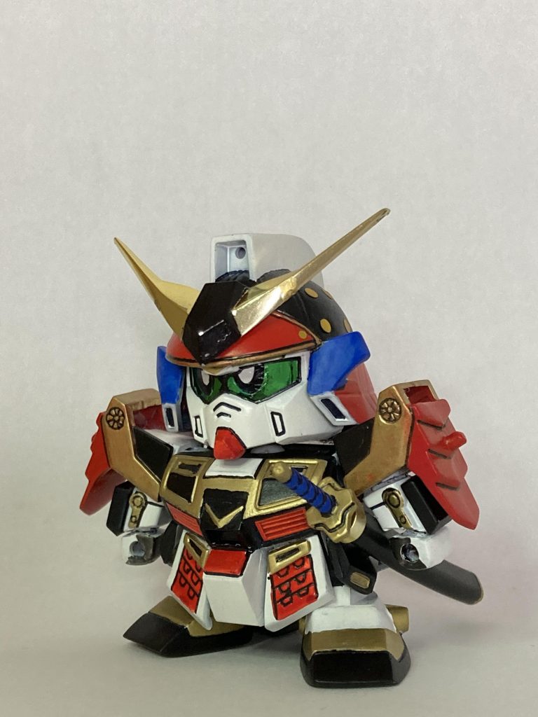 瞳は緑のキラテープを貼って、レジェンドBBから余っていた瞳シールを切り貼りしました。