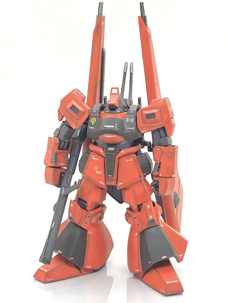 HGUC シュツルム・ディアスを部分塗装+αで作ってみました。ガレージキットで改造パーツが出た時にすぐに買ってしまう程に好きな機体で(しかし作れる技量が無く手を付けられませんでした)10年以上前にインジェクションキットが発売された時はすぐに買い、接着までしたのですが・・・すぐに今の職場への就職が決まり、その後はずっと放置してました。仕事が落ち着き、何度も作ろうと思ったのですが箱を開けて見る度にグライ・バインダーの接着面の白化が酷く、閉じてしまいました。ですが・・・幾星霜を経ると工具も進化して、その力を借りればと思い、意を決して10年以上ぶりに制作を再開してみる事にしました。