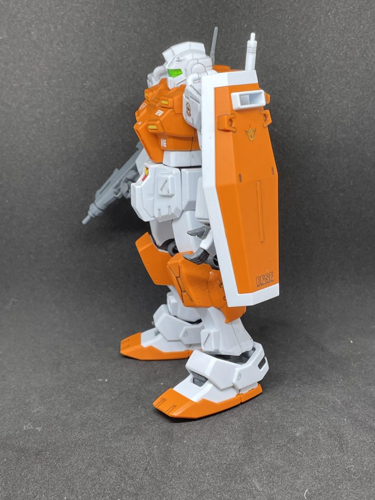 ただ立ってるだけでも様になる。性能面はさておき、デザイン面ではかなりいいんじゃないかな。