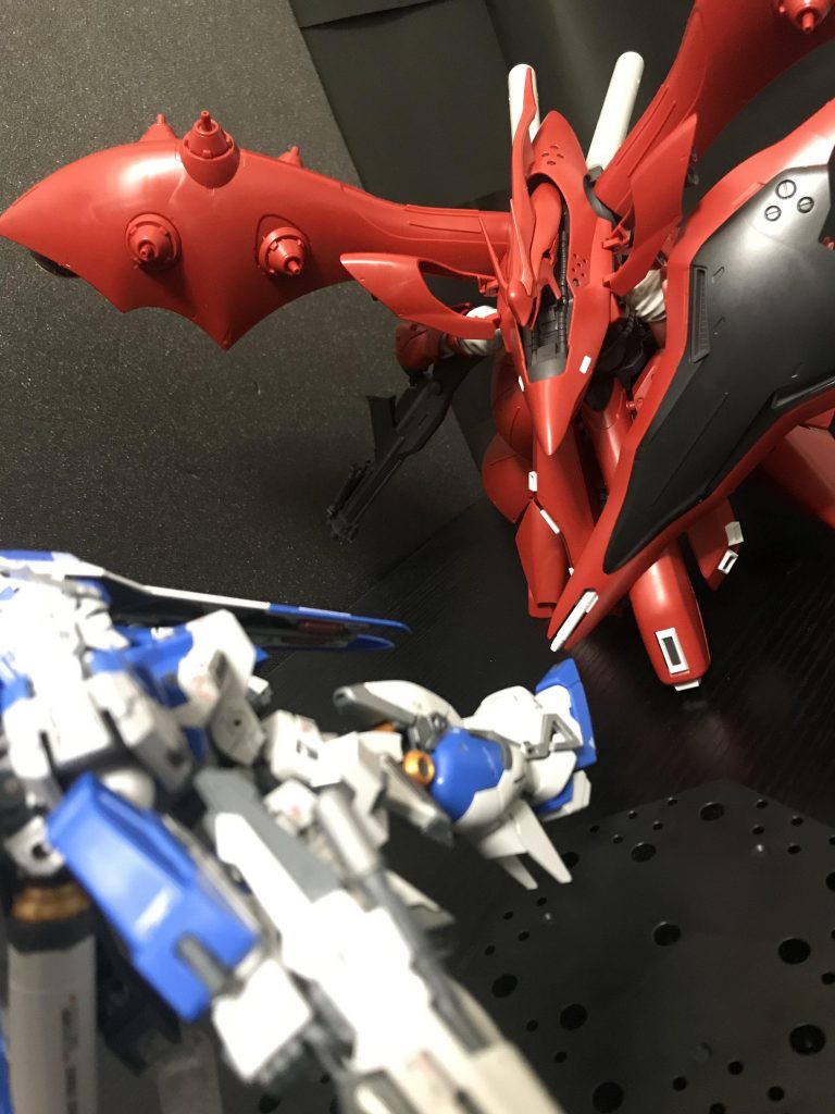 Hi-νガンダムがぶれてますね