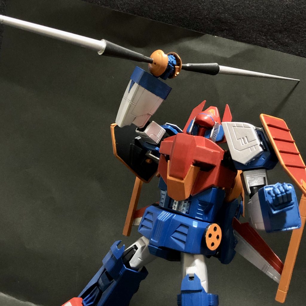 肩のダイケンシールドとアローフェンサーを連結させたツインアローフェンサー