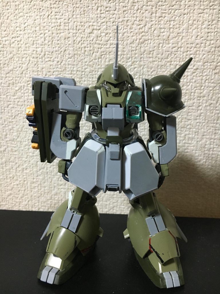 灰色の部分はプラ板で作った部分です。前身に渡って改造したことが伝わると思います。