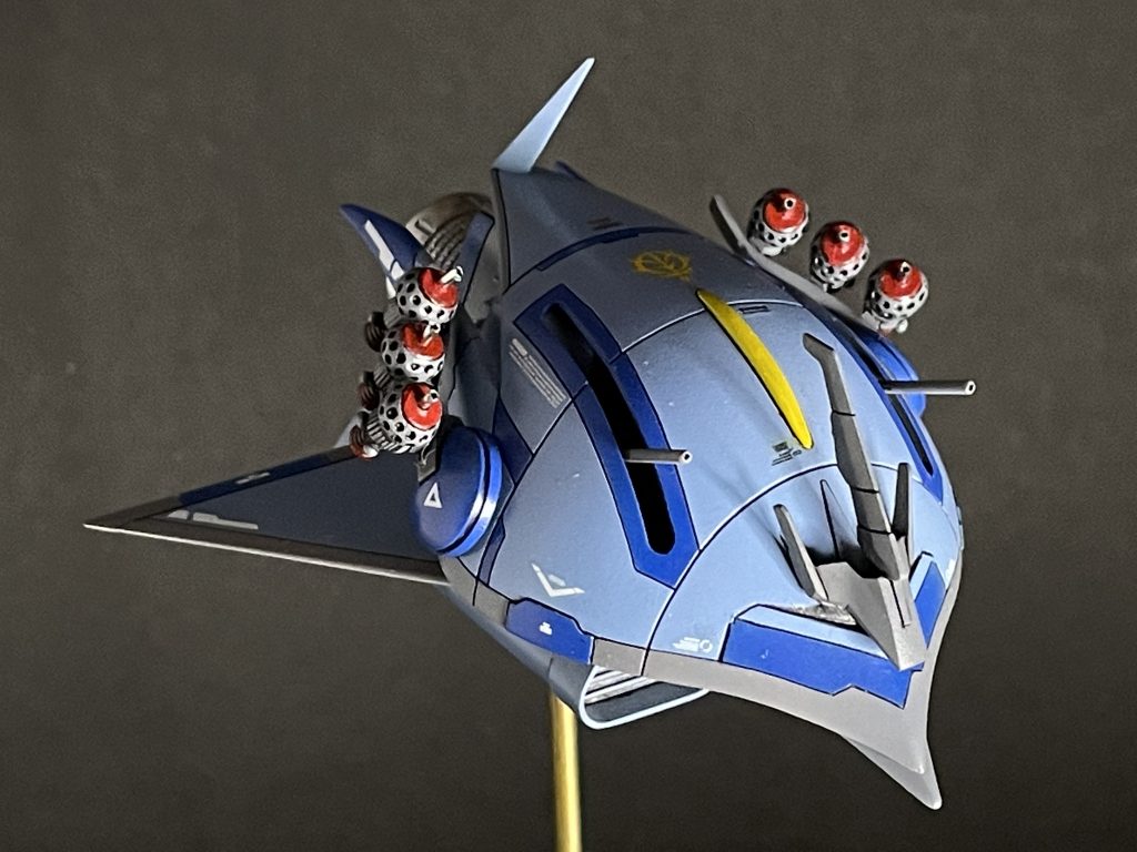 正面1ツノを付けましたよ!基本的なフォルムはそのままです。キットのデザインが秀逸だと思っております。コレが旧キットのクオリティか?と思います。まぁ、パーツの合わせとかは、段がつくなど甘いところはありますが笑しかしモールドがしっかりしているので、掘り込み少々、オリジナルのスジボリを少々といった感じで手を入れました〜。