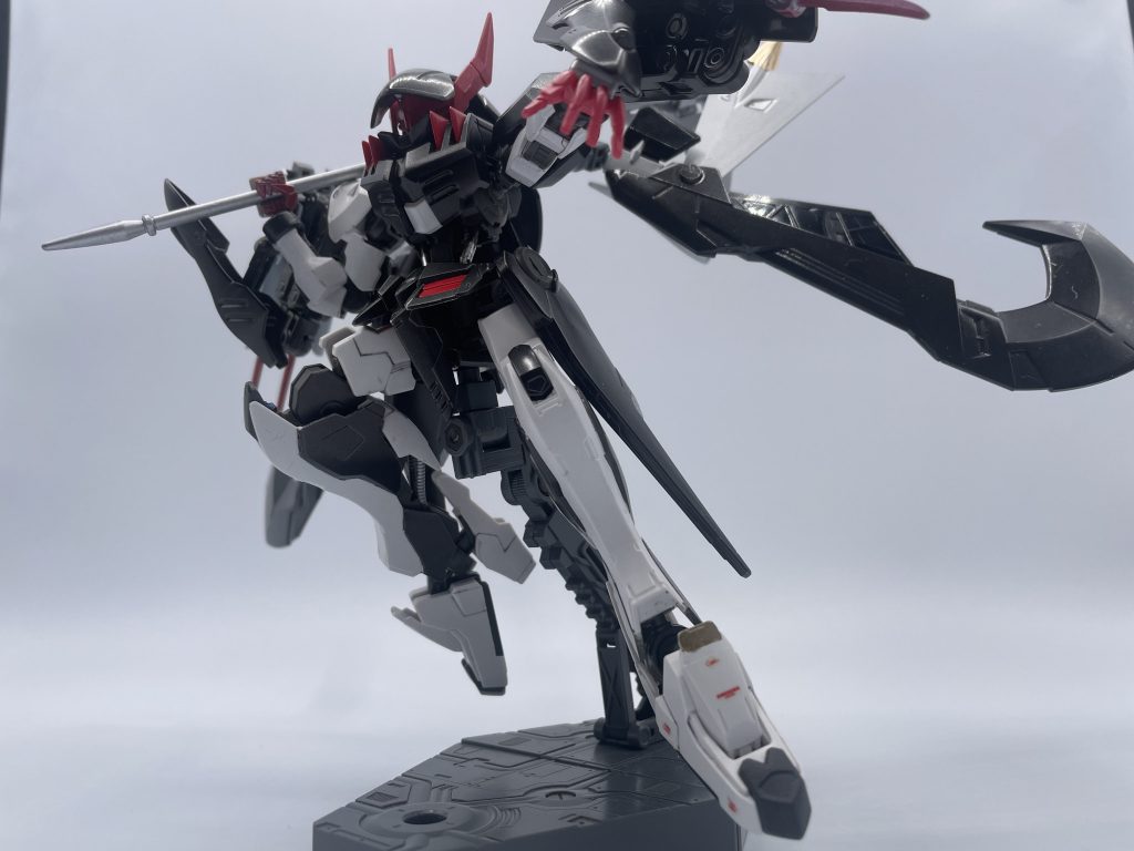 アクションベースが復活し飛んでいるポーズ